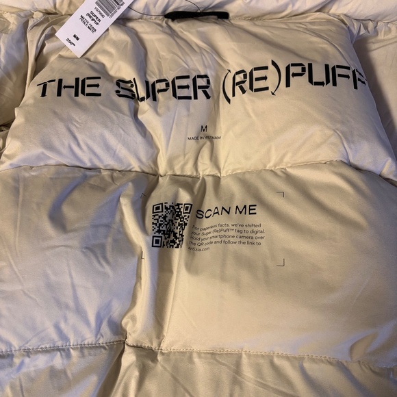 New womens medium Aritzia The Super (RE) Puff shorty coat - Picture 6 of 9